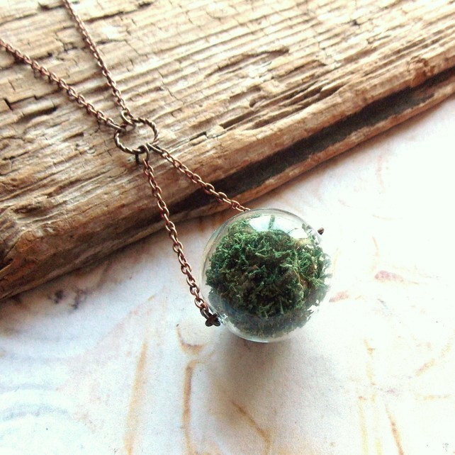 moss glass necklace